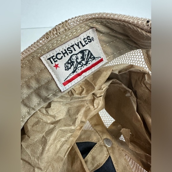 NWOT Techstyles Yosemite Trucker Hat - Picture 7 of 7